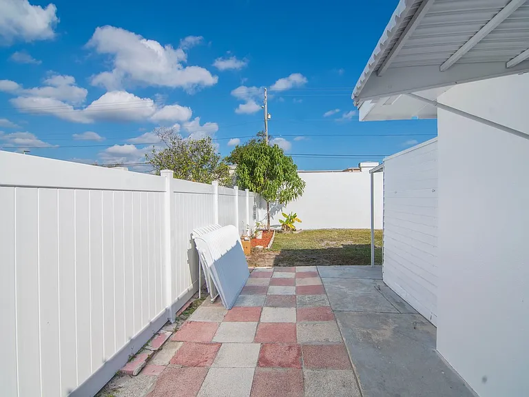 476 19th Pl — Photo 28