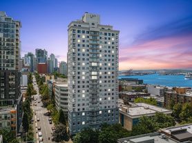 121 Vine St