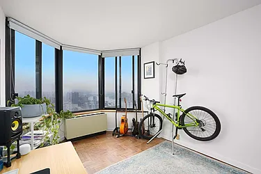 Rented by R New York