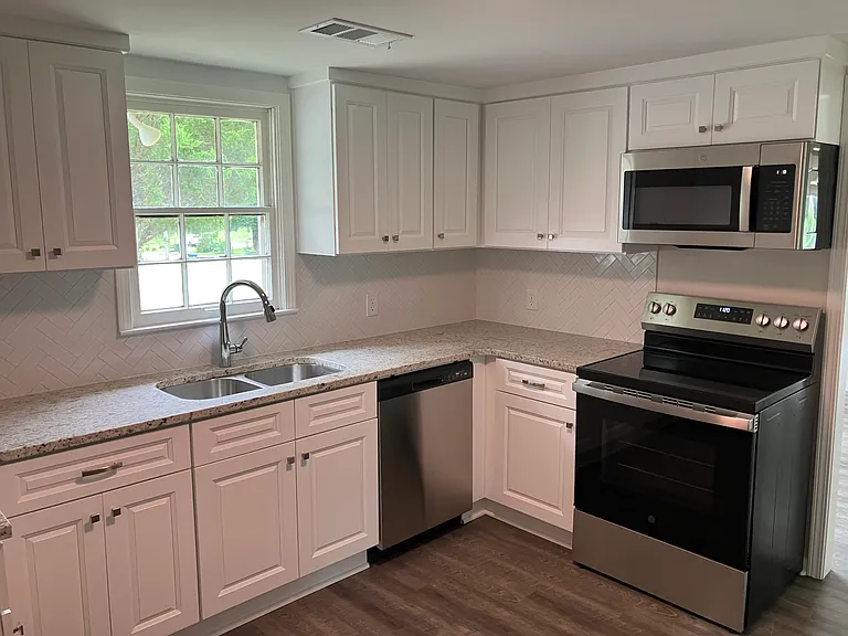 3809 Hunter Creek Rd — Photo 4
