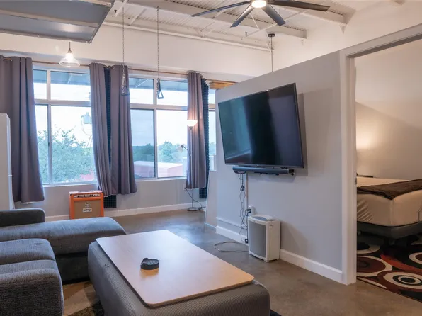 2401 E 6th St APT 6100, Austin, TX 78702