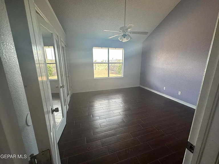 408 Hadley Pl — Photo 7