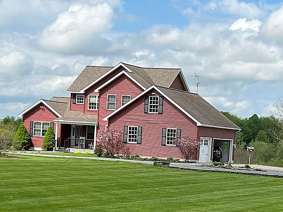 House with 3 stall garage