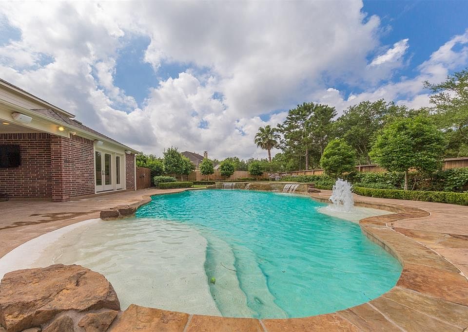 1st image of 2902 Harvest Hill Dr