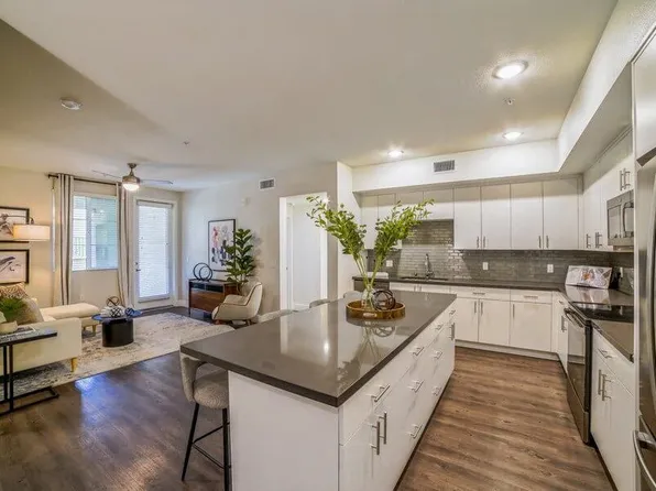 Vernola Marketplace Luxury Apartments