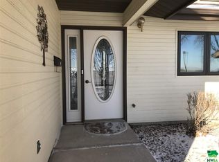 654 E 6th St #4-C, Aurelia, IA 51005