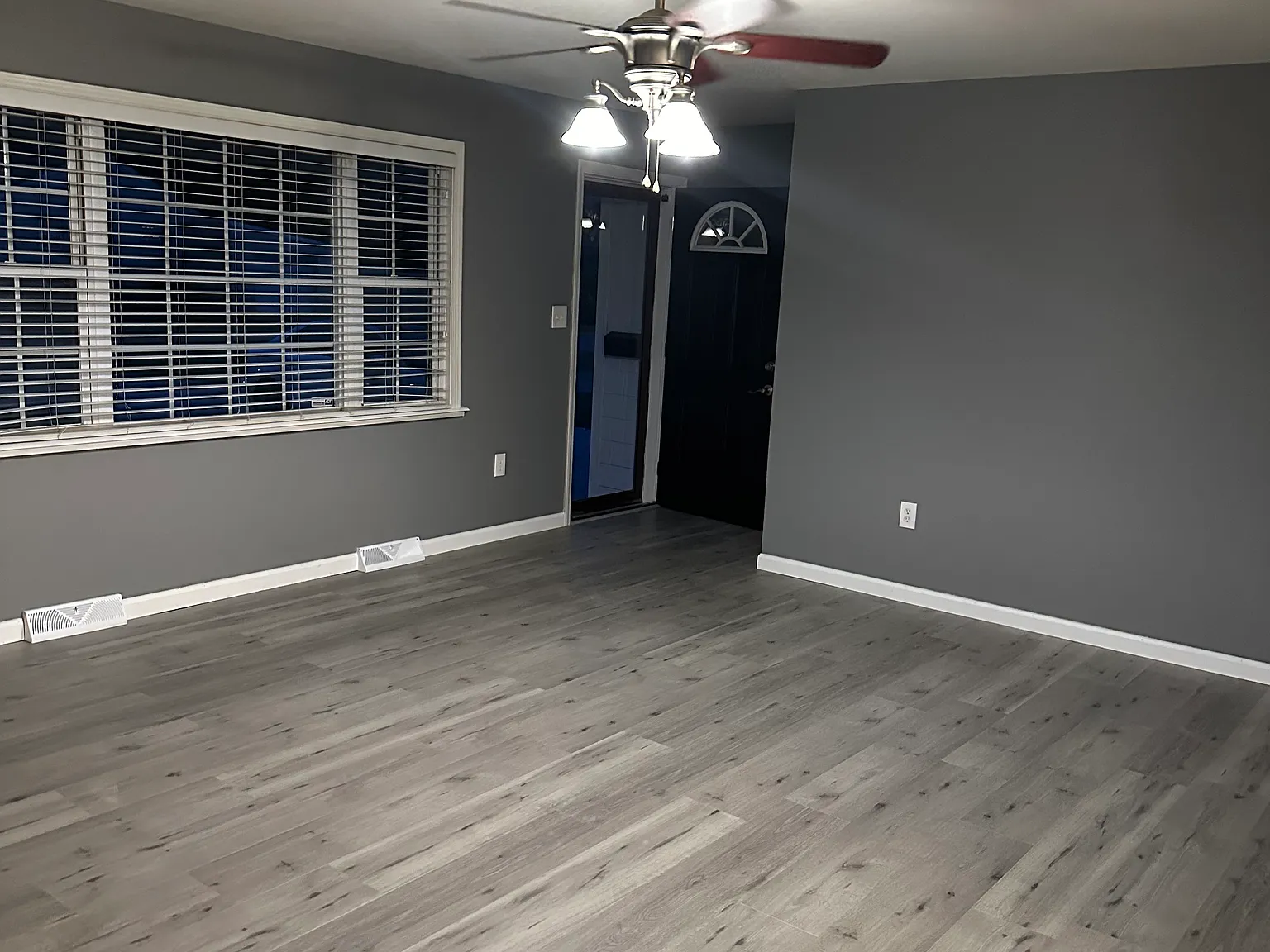 401 Holl Rd NE — Photo 3