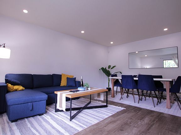 Living Room - Photo 2