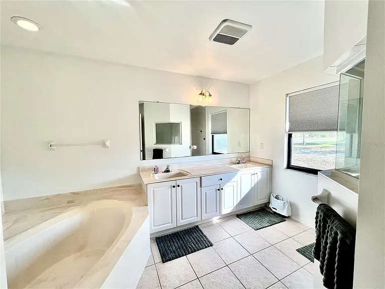 426 NW 37th Pl — Photo 26