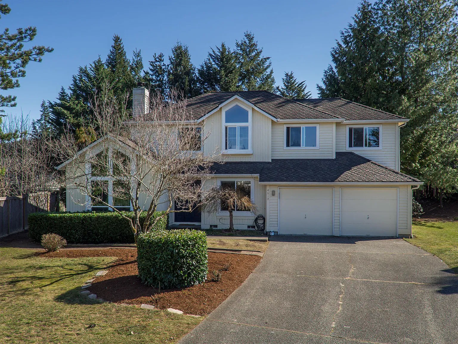 4 bed, 2.5 bath, 2000 sqft, $4,250 — Photo 1