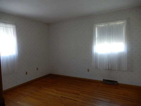 4th image of 5 Fenders Ave