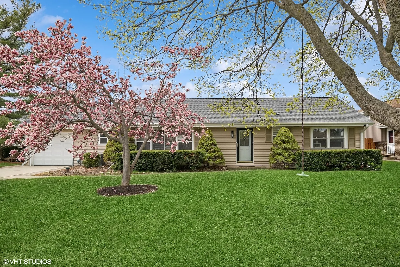 1090 S Pine Ave photo 1