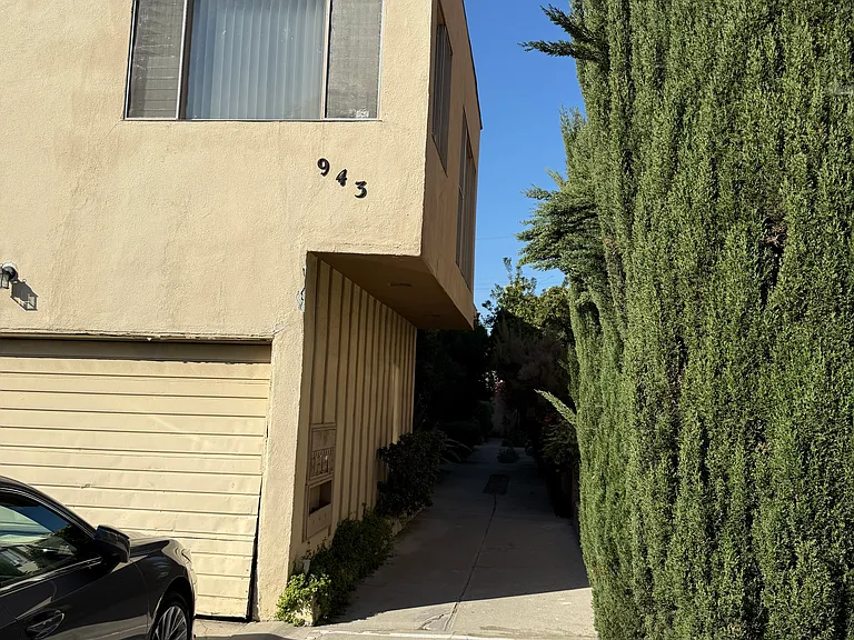 943 N Orange Grove Ave #3 — Photo 15