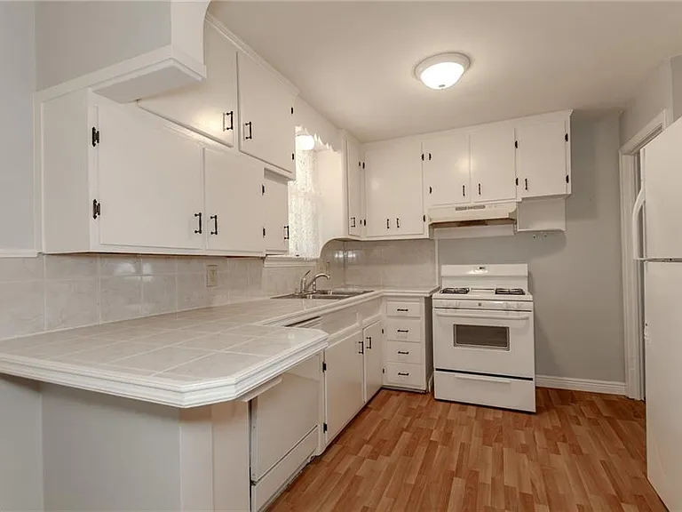 1752 Brainard Rd — Photo 10