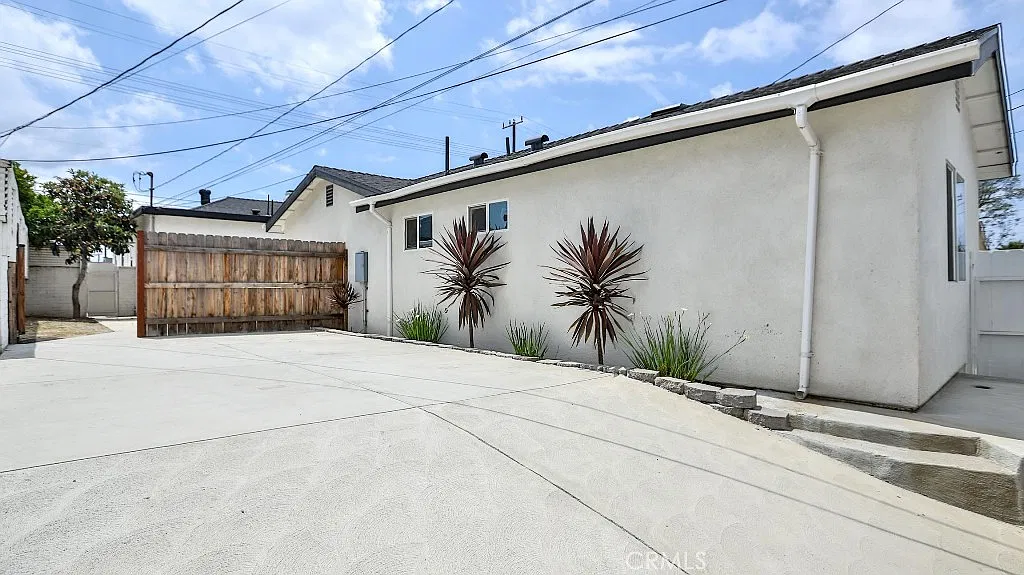 3 bed, 1200 sqft, $3,500 — Photo 3