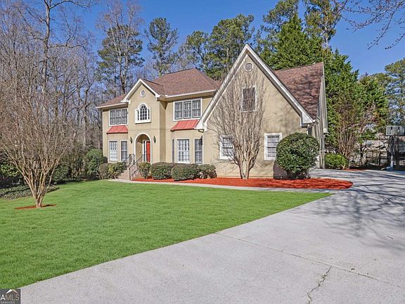 2nd image of 2928 Tall Pines Way NE