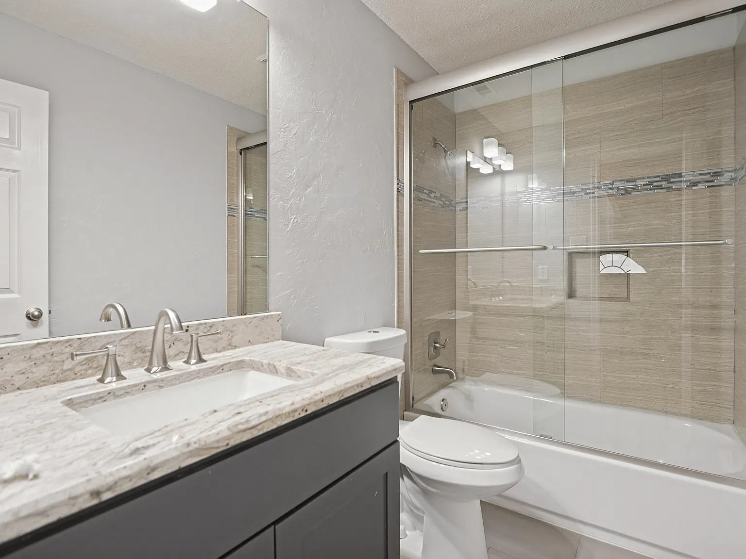 3 bed, 1555 sqft, $2,550 — Photo 3