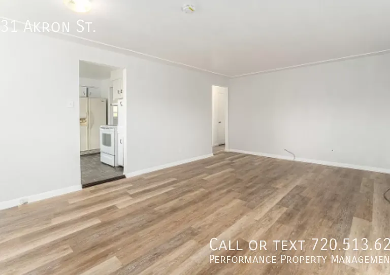 1231 Akron St — Photo 4
