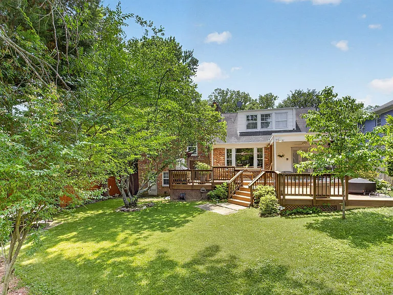 5703 Cromwell Dr — Photo 2