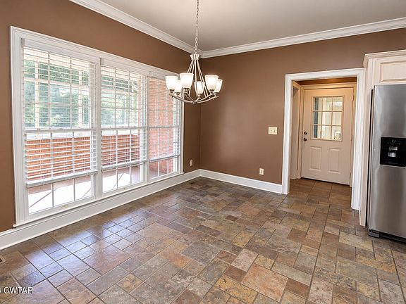 5th image of 25 Oak Ridge Dr
