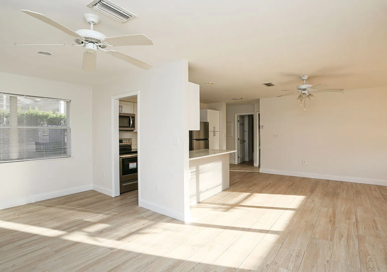 No Hoa, Quick Move In Naples Park Annual Close To The Beach Close To Mercato Pet Friendly — Photo 4