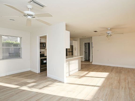 4th image of 524 97th Ave N Unit A