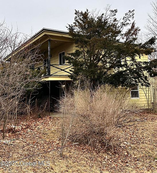 2nd image of 1167 Maple Hill Road