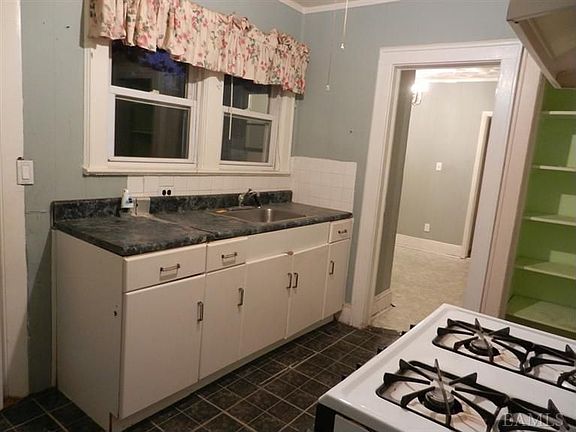 3rd image of 206 Warren Ave