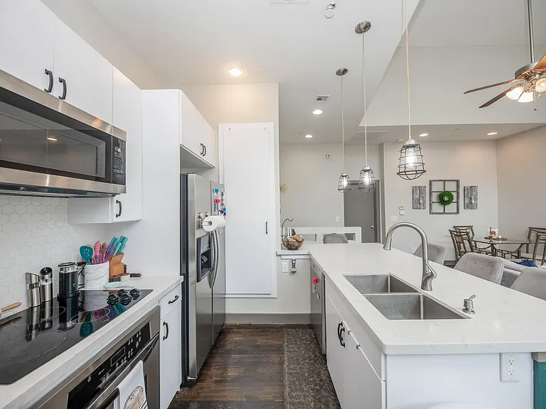 1535 Birdsall St #C — Photo 12