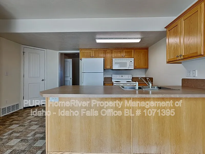 2 bed, 2.5 bath, 1100 sqft, $1,250 — Photo 4