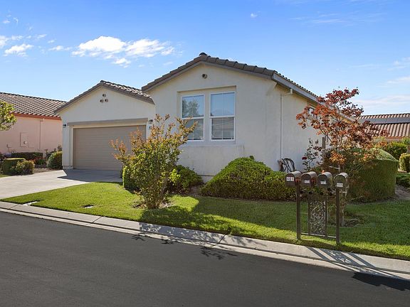 3rd image of 403 Bay Oaks Way