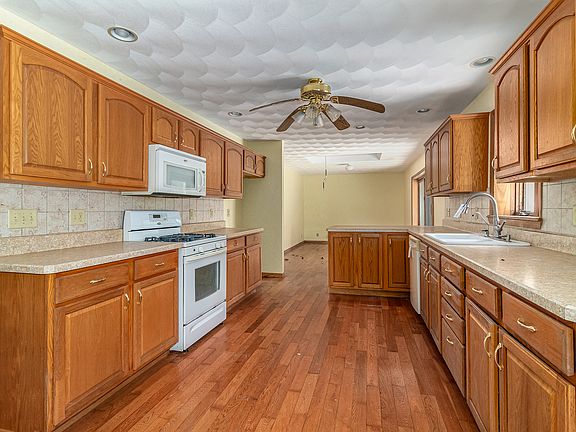 4th image of 4263 Calcutta Dr