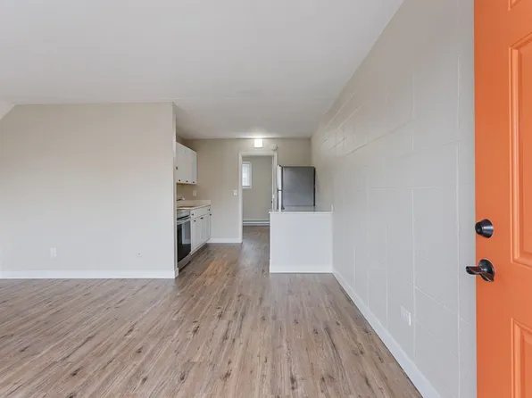 Raymond Apartments, 8104 SE Raymond St #14, Portland, OR 97206