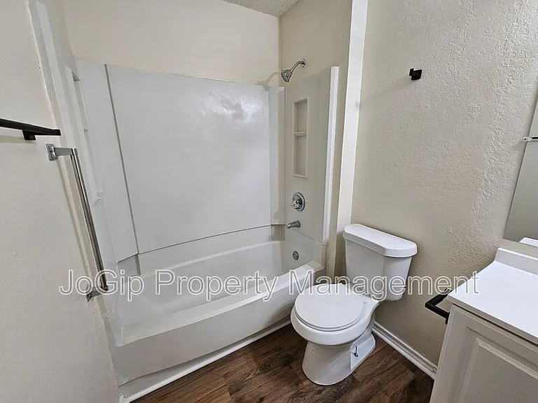311 Bryant Ln — Photo 17