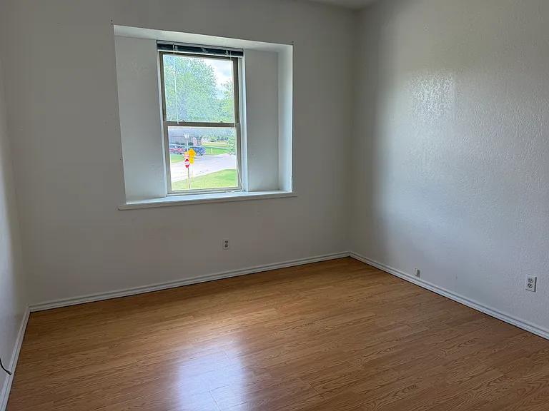 2208 Illinois Dr — Photo 26