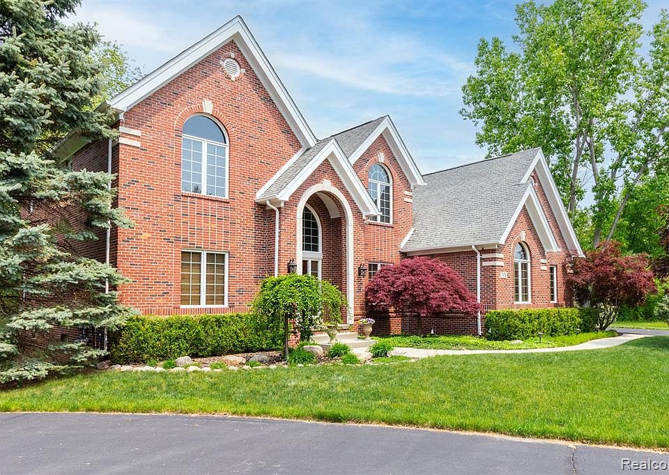 7076 Balmoral Dr, West Bloomfield, MI 48322 MLS 20230040179 Zillow