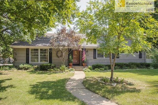 Charming two-owner ranch in the heart of Prairie Village