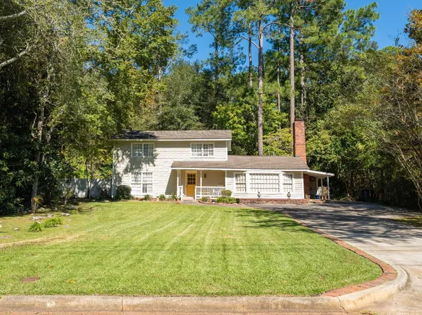 48 Pine Valley Cir, Moultrie, GA 31768