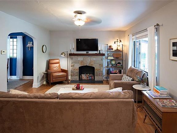 5th image of 3218 Eastmont Ave
