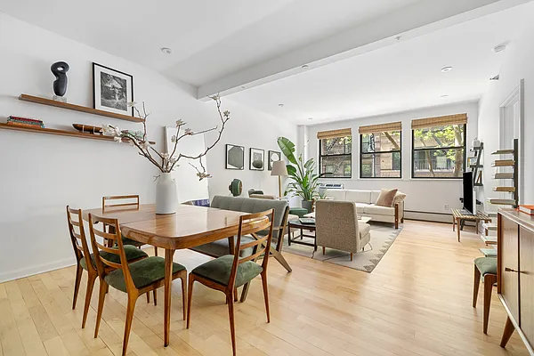 Living room, photo 2