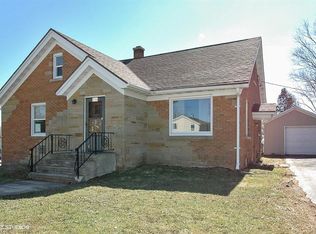 114 W State St, Fox Lake, WI 53933