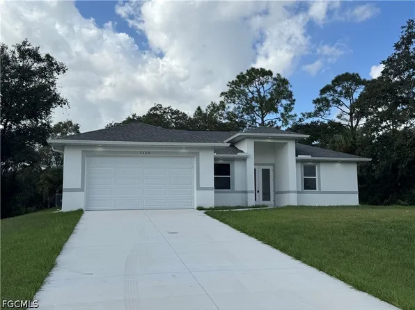 1304 Andover Dr, Banyan Village, FL 33935