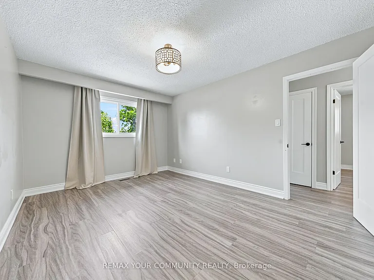 36 Roseville Dr #UPPER — Photo 17