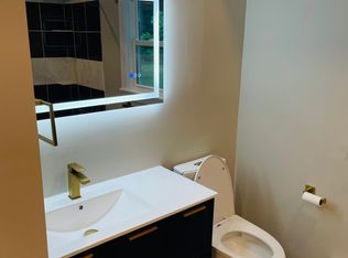 670 Roosevelt Dr #1, Oxford, CT 06478