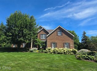 3088 Exeter Dr, Milford, MI 48380