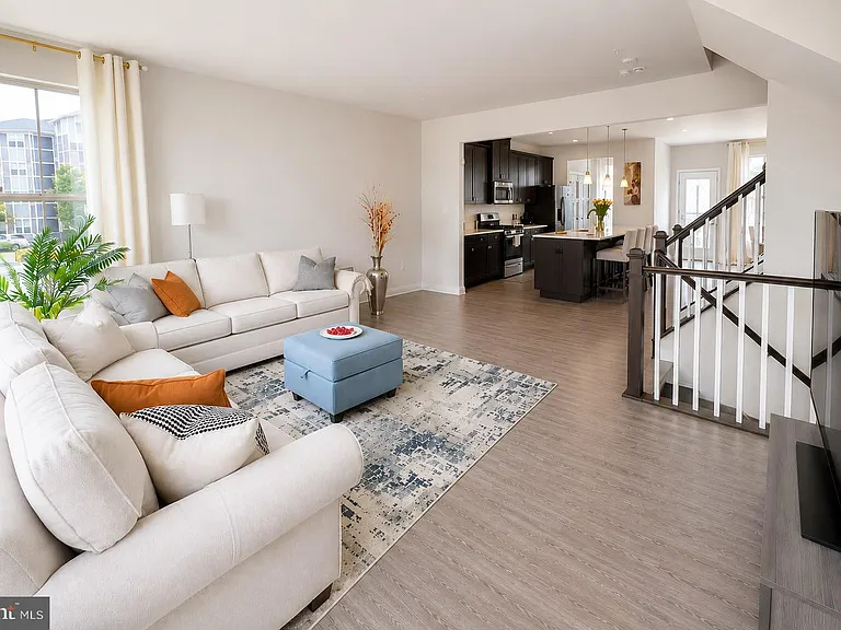 6131 Aster View Ln — Photo 3