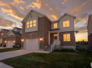 3536 W Brookshire Dr, Syracuse, UT 84075