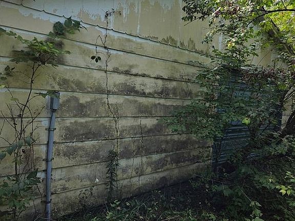 4th image of 3865 Endsley Rd