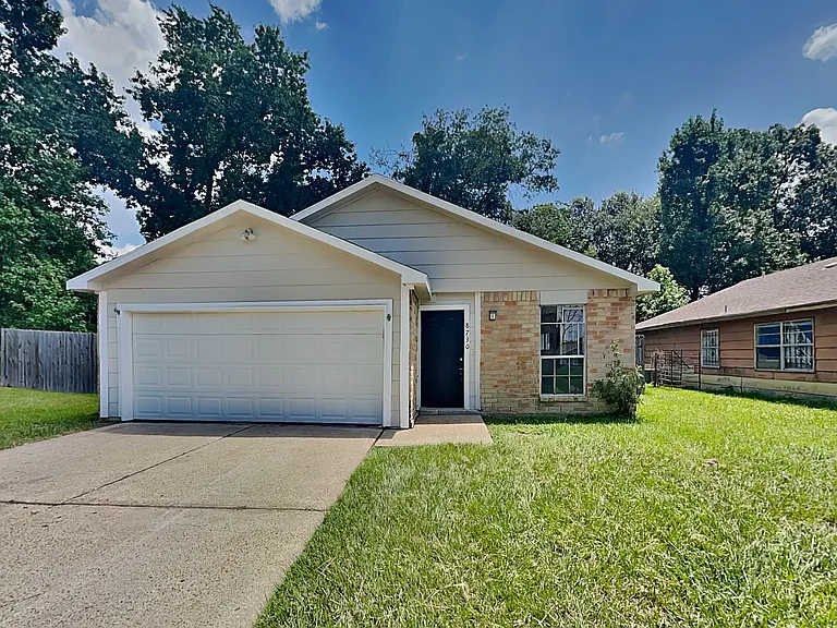 This charming single-story hom