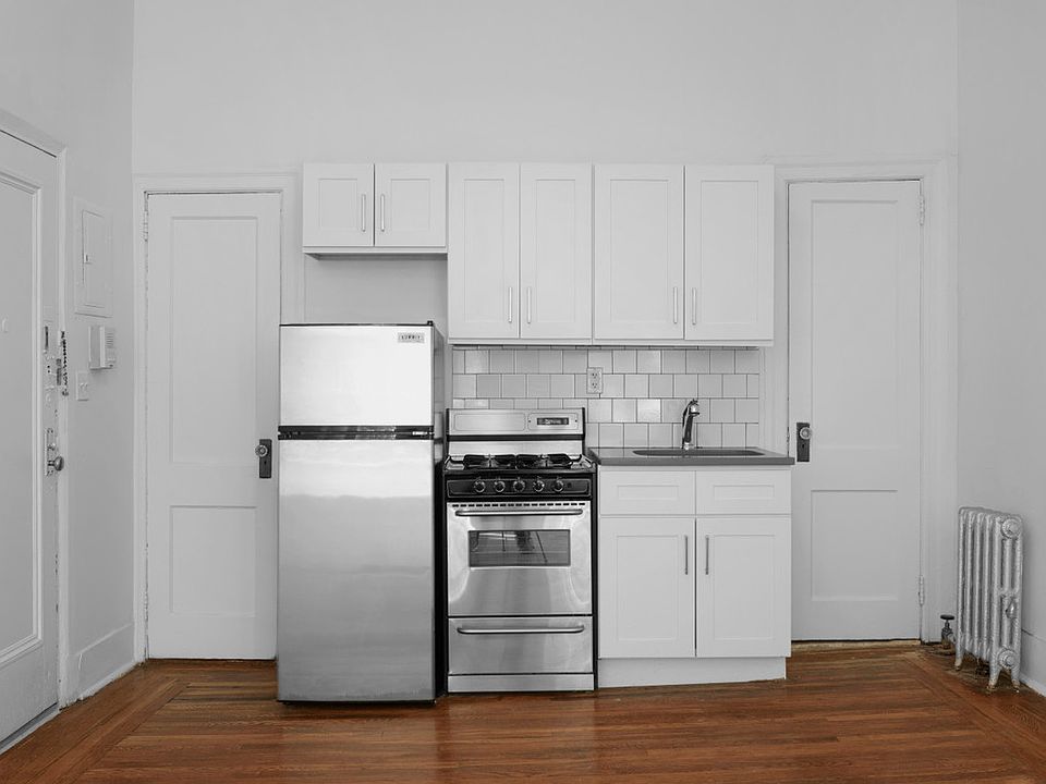 1st image of 213 W 13th St APT 1D